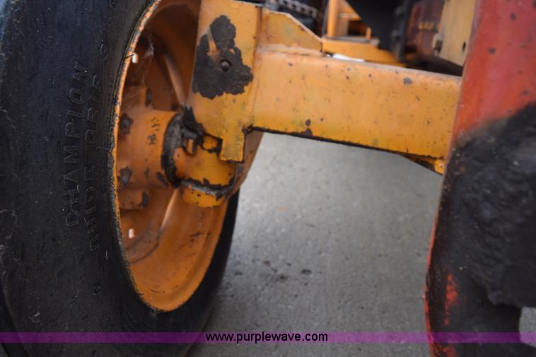 image for item L5998 Case 380 tractor