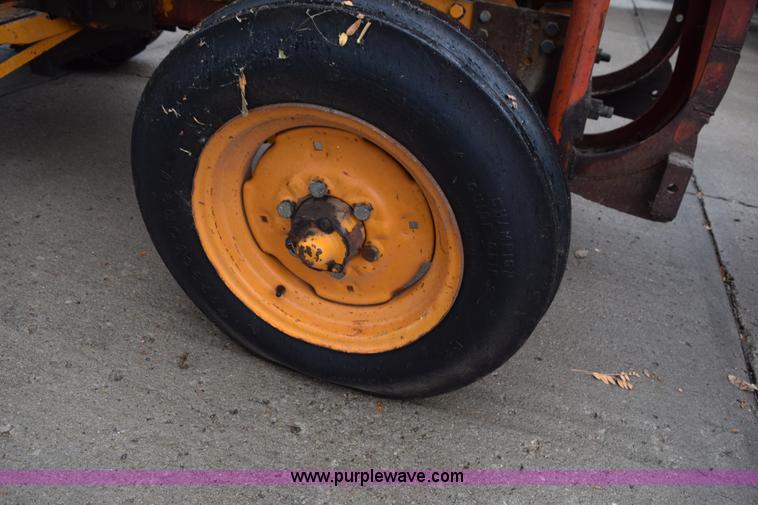 image for item L5998 Case 380 tractor