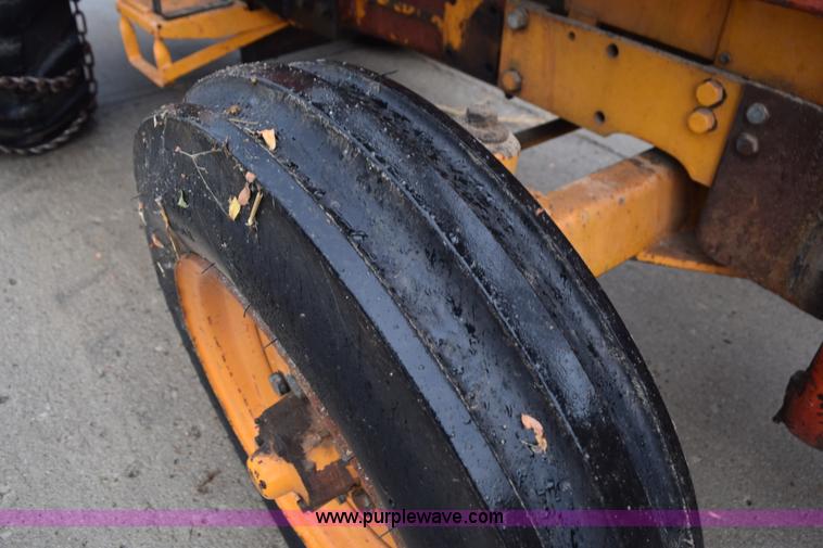 image for item L5998 Case 380 tractor