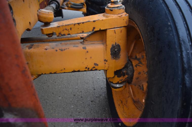 image for item L5998 Case 380 tractor