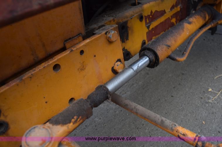 image for item L5998 Case 380 tractor