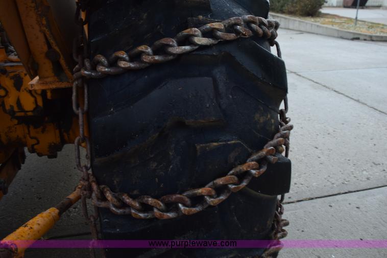 image for item L5998 Case 380 tractor