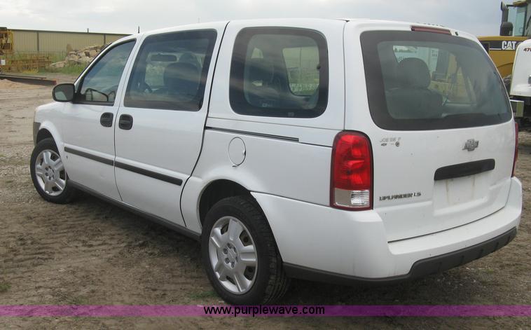 image for item L6319 2006 Chevrolet Uplander EXT LS van