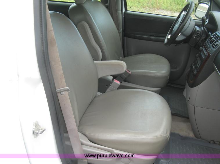 image for item L6319 2006 Chevrolet Uplander EXT LS van