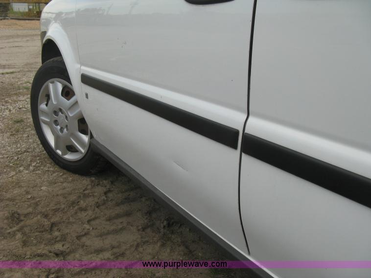 image for item L6319 2006 Chevrolet Uplander EXT LS van