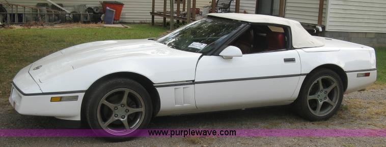 image for item L6368 1989 Chevrolet Corvette convertible
