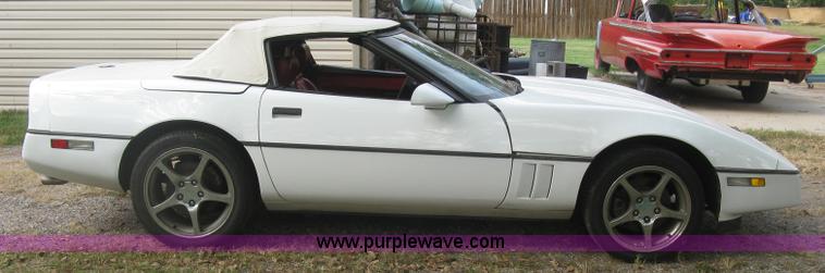 image for item L6368 1989 Chevrolet Corvette convertible