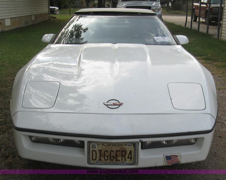 image for item L6368 1989 Chevrolet Corvette convertible