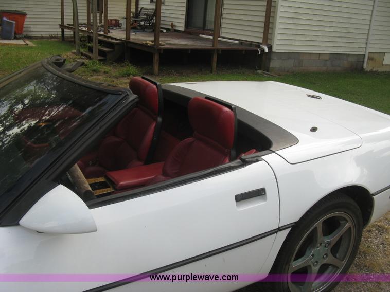 image for item L6368 1989 Chevrolet Corvette convertible