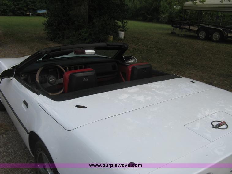 image for item L6368 1989 Chevrolet Corvette convertible