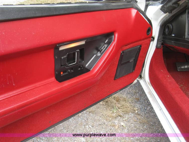 image for item L6368 1989 Chevrolet Corvette convertible