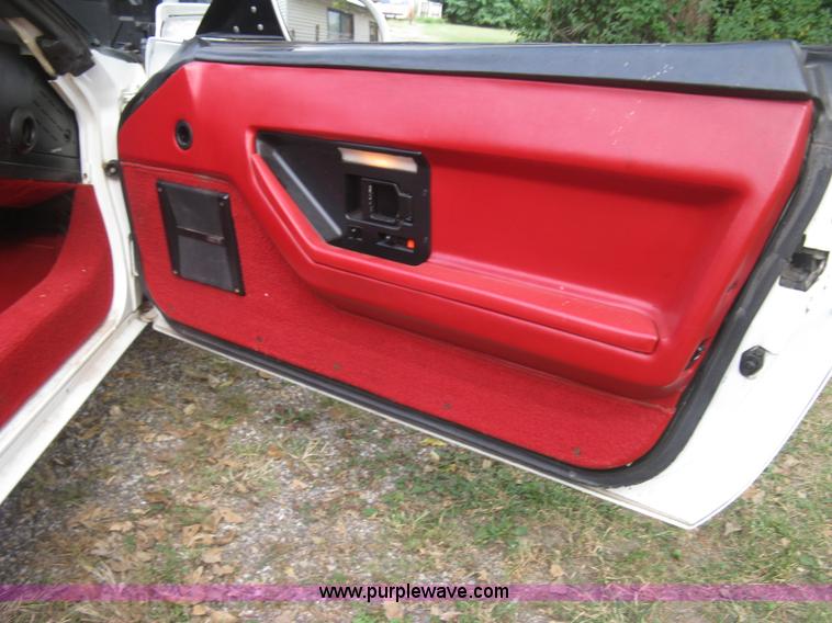 image for item L6368 1989 Chevrolet Corvette convertible