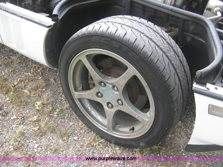 image for item L6368 1989 Chevrolet Corvette convertible