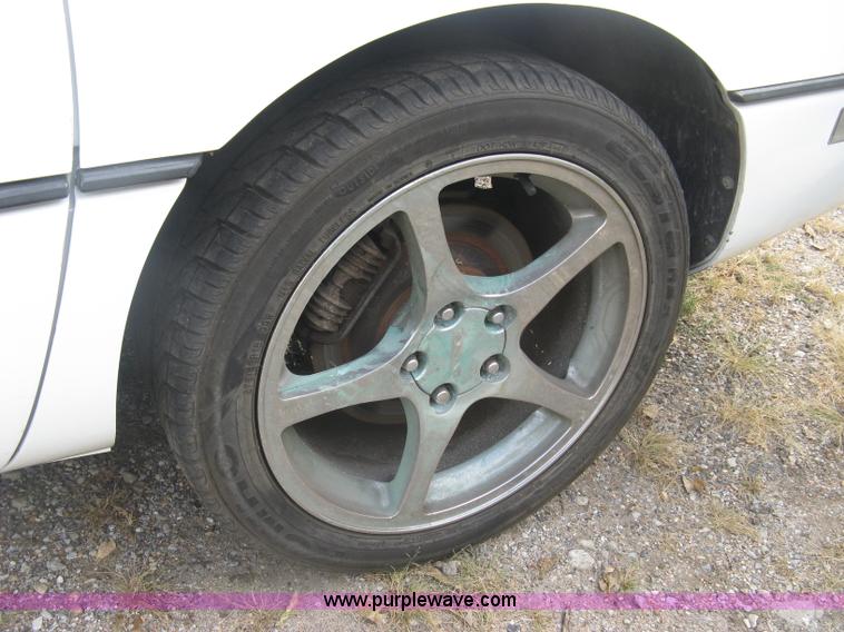 image for item L6368 1989 Chevrolet Corvette convertible