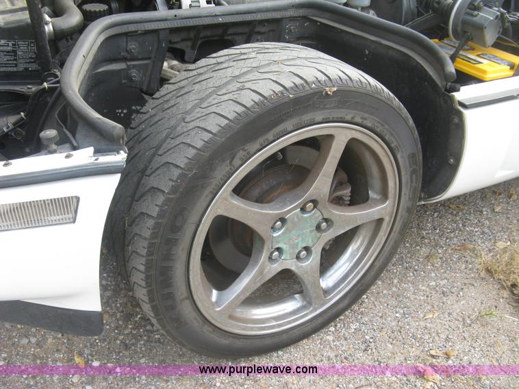 image for item L6368 1989 Chevrolet Corvette convertible