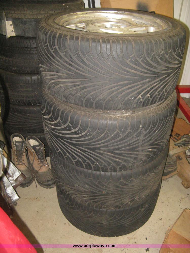 image for item L6368 1989 Chevrolet Corvette convertible