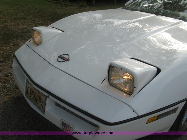image for item L6368 1989 Chevrolet Corvette convertible