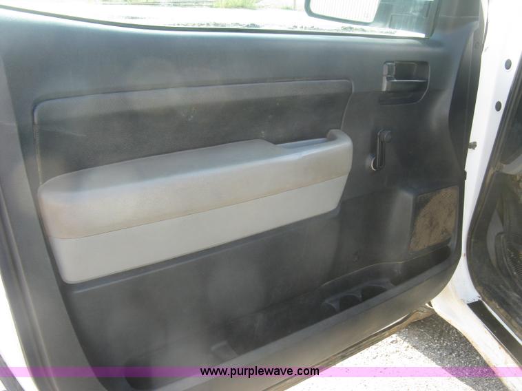 image for item L6370 2009 Toyota Tundra pickup truck