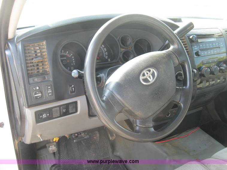 image for item L6370 2009 Toyota Tundra pickup truck