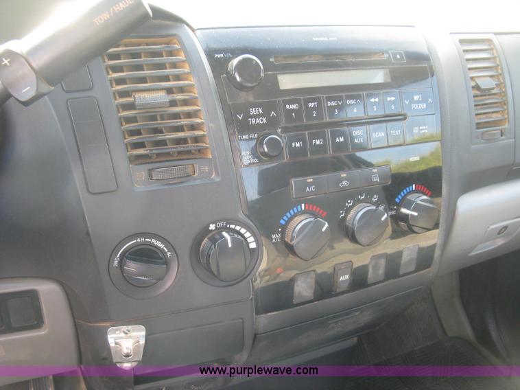 image for item L6370 2009 Toyota Tundra pickup truck