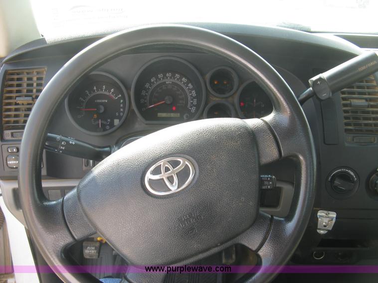 image for item L6370 2009 Toyota Tundra pickup truck