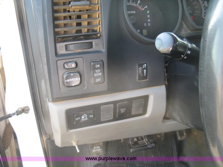 image for item L6370 2009 Toyota Tundra pickup truck