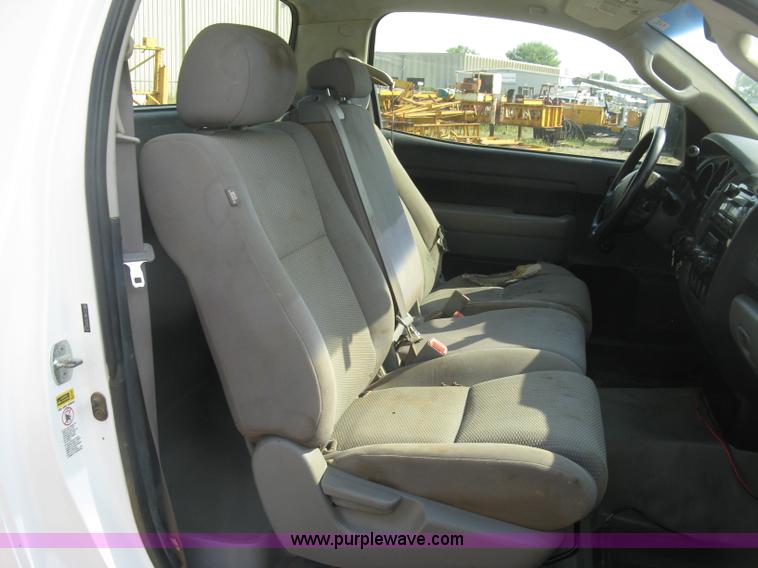 image for item L6370 2009 Toyota Tundra pickup truck