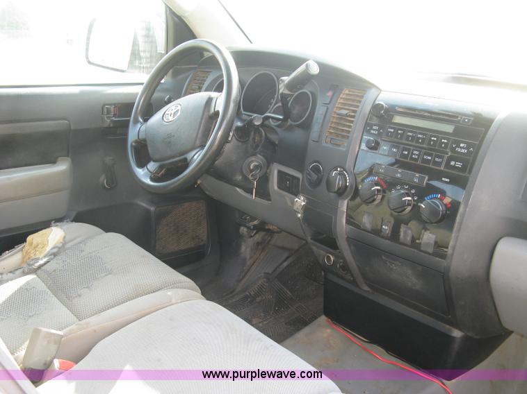 image for item L6370 2009 Toyota Tundra pickup truck