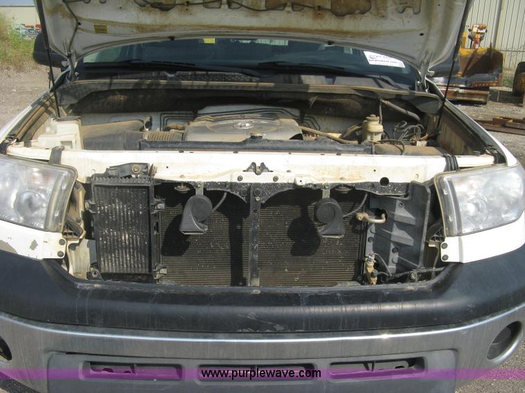 image for item L6370 2009 Toyota Tundra pickup truck