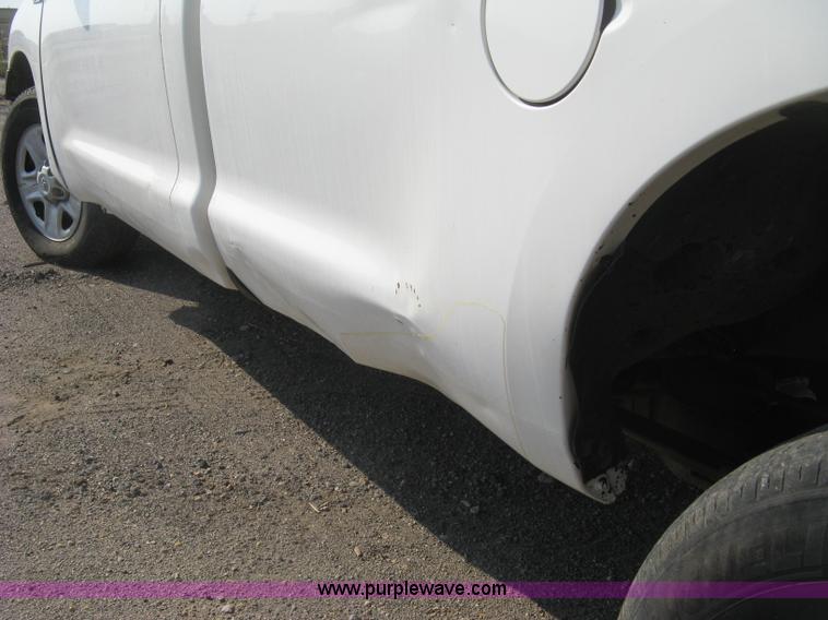 image for item L6370 2009 Toyota Tundra pickup truck