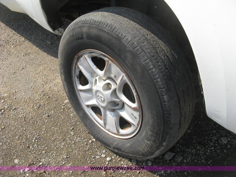 image for item L6370 2009 Toyota Tundra pickup truck