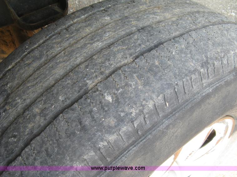 image for item L6370 2009 Toyota Tundra pickup truck