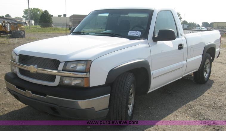 image for item L6371 2005 Chevrolet Silverado 1500 LS pickup truck