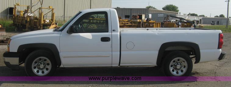 image for item L6371 2005 Chevrolet Silverado 1500 LS pickup truck