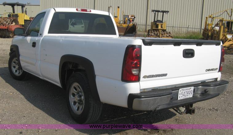 image for item L6371 2005 Chevrolet Silverado 1500 LS pickup truck
