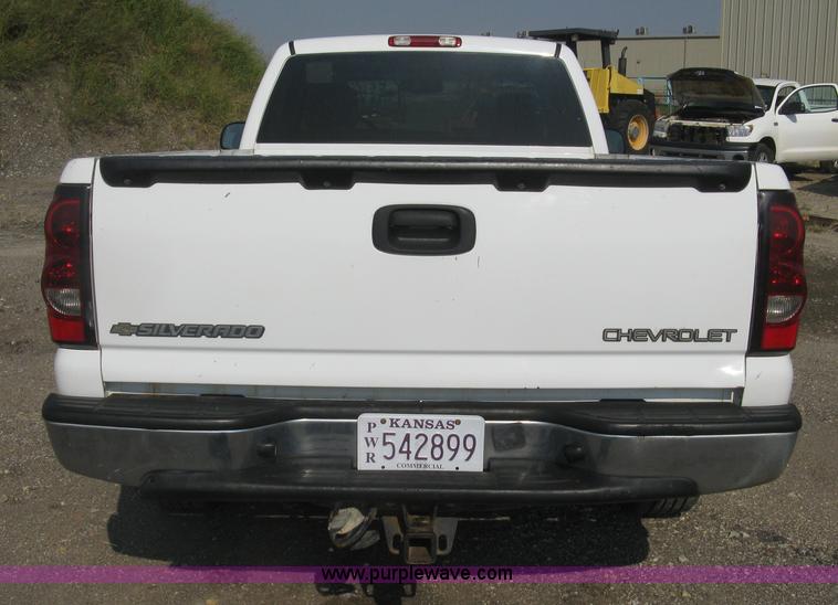 image for item L6371 2005 Chevrolet Silverado 1500 LS pickup truck