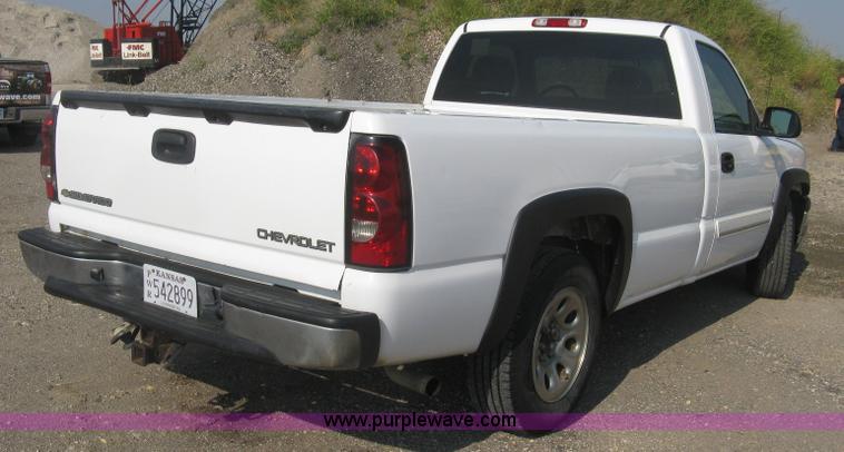 image for item L6371 2005 Chevrolet Silverado 1500 LS pickup truck