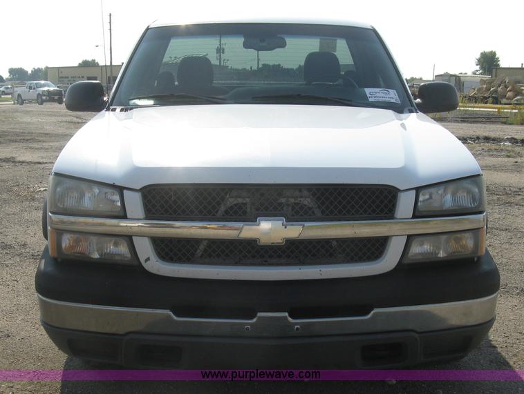 image for item L6371 2005 Chevrolet Silverado 1500 LS pickup truck