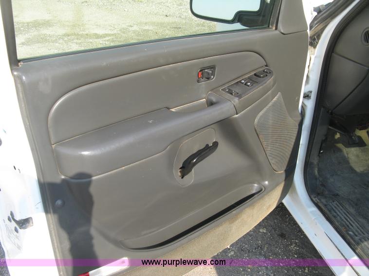 image for item L6371 2005 Chevrolet Silverado 1500 LS pickup truck