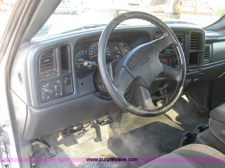 image for item L6371 2005 Chevrolet Silverado 1500 LS pickup truck