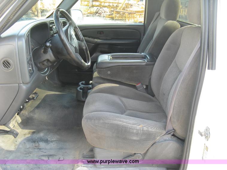 image for item L6371 2005 Chevrolet Silverado 1500 LS pickup truck