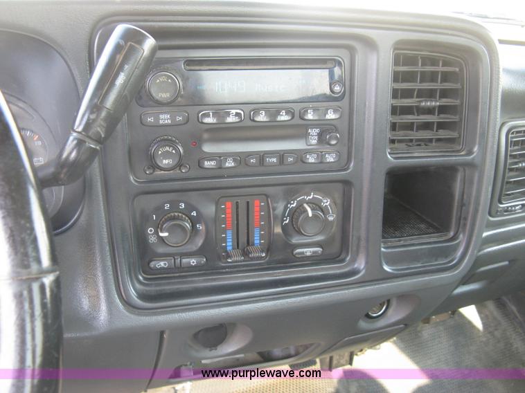 image for item L6371 2005 Chevrolet Silverado 1500 LS pickup truck