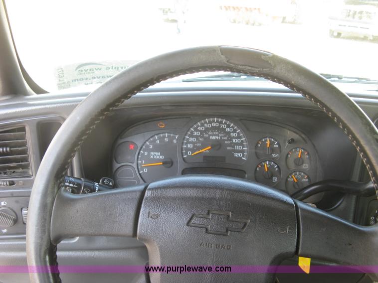 image for item L6371 2005 Chevrolet Silverado 1500 LS pickup truck