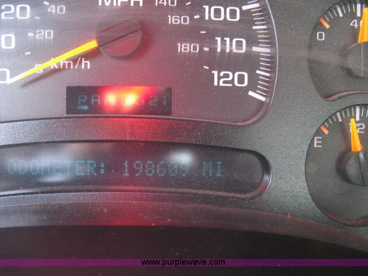 image for item L6371 2005 Chevrolet Silverado 1500 LS pickup truck