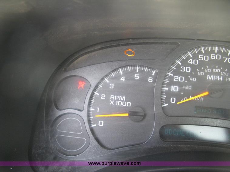 image for item L6371 2005 Chevrolet Silverado 1500 LS pickup truck