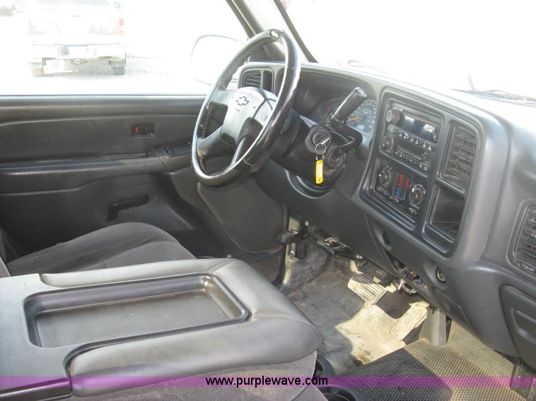 image for item L6371 2005 Chevrolet Silverado 1500 LS pickup truck