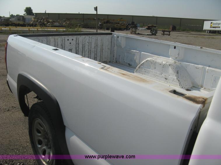 image for item L6371 2005 Chevrolet Silverado 1500 LS pickup truck