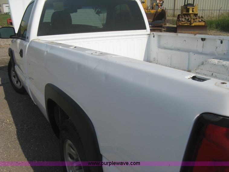 image for item L6371 2005 Chevrolet Silverado 1500 LS pickup truck