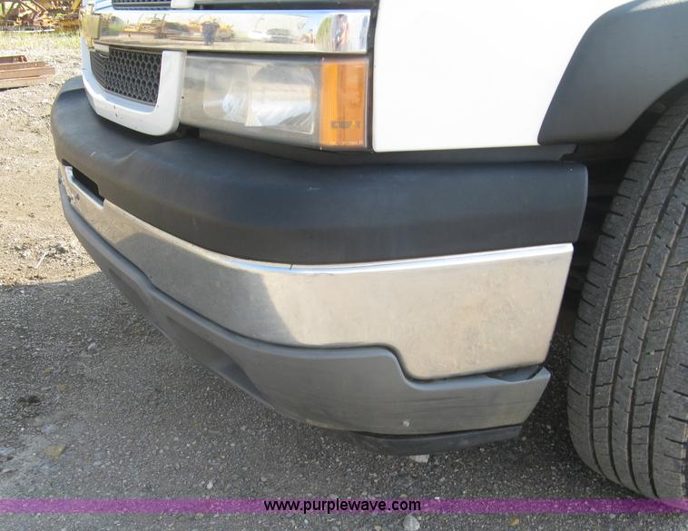 image for item L6371 2005 Chevrolet Silverado 1500 LS pickup truck