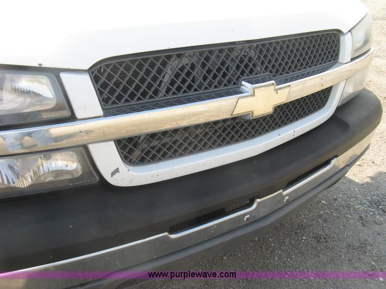 image for item L6371 2005 Chevrolet Silverado 1500 LS pickup truck